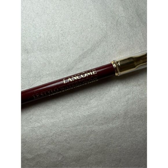 Lancôme LE STYLO WATERPROOF - Long Lasting Eyeliner 10 Ruby Fever Matte - Picture 2 of 4